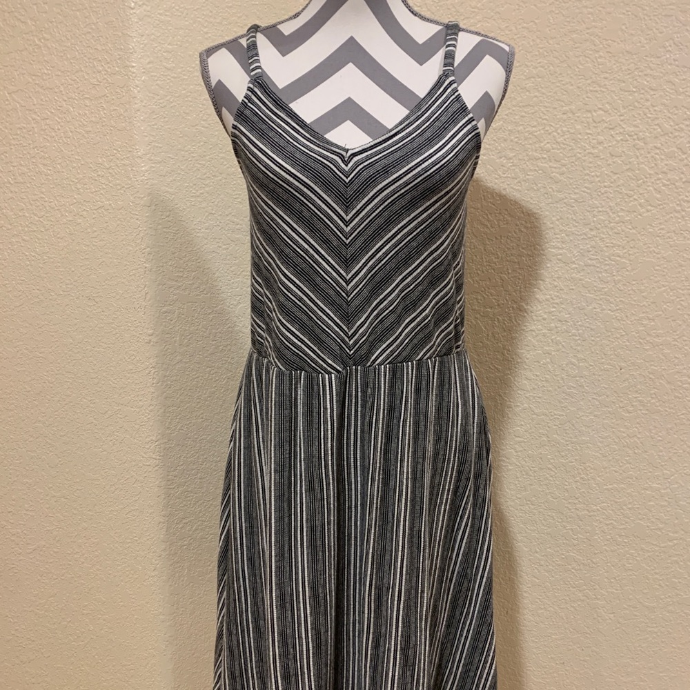 Grey, black, & white adjustable strap mid length dress size large